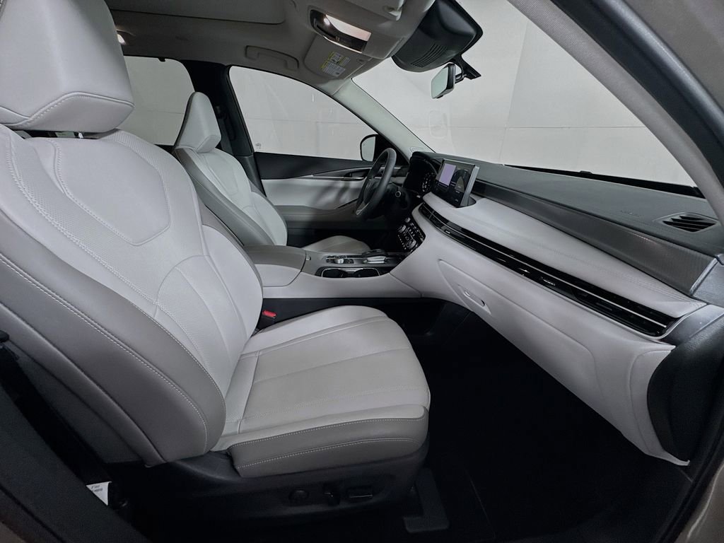 Certified 2026 INFINITI QX60 Luxe w/ Cargo Package image 38