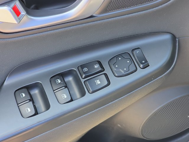 Used 2023 Hyundai Kona Limited FWD image 18