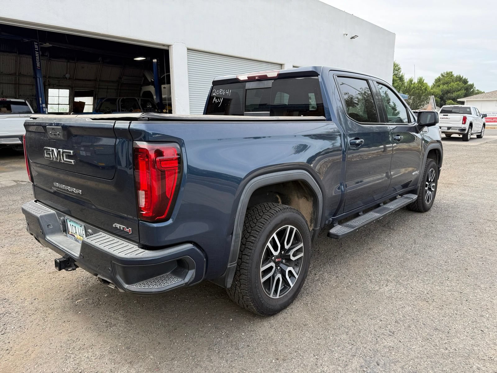 Used 2019 GMC Sierra 1500 AT4 w/ AT4 Premium Package AWD/4WD image 2