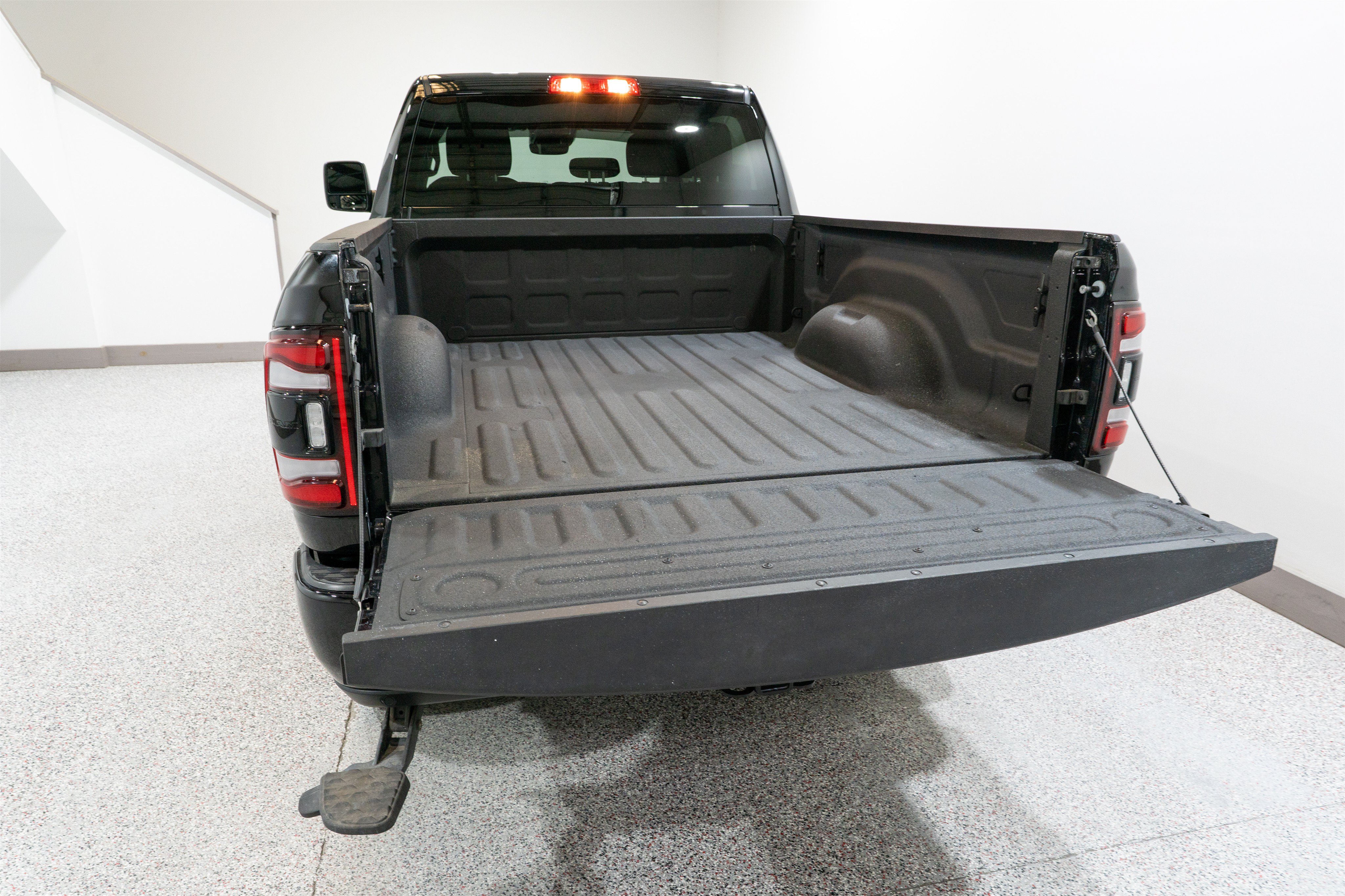 Used 2024 RAM 2500 Big Horn w/ Night Edition AWD/4WD image 10