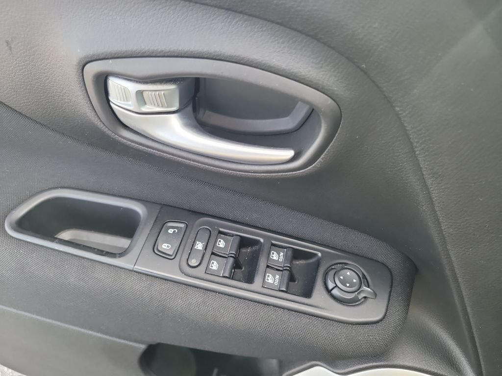 Certified 2020 Jeep Renegade Sport w/ Sport Appearance Group FWD image 17