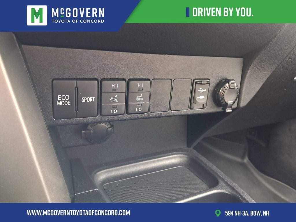 Used 2018 Toyota RAV4 XLE AWD/4WD image 26