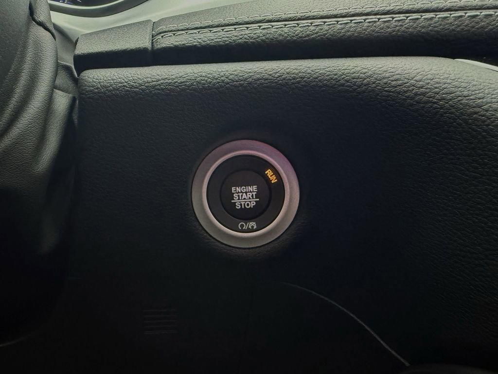 New 2026 Chrysler Pacifica Limited w/ Uconnect Theater Family Group image 28