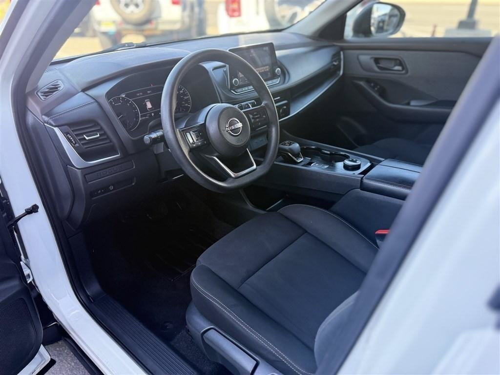 Used 2023 Nissan Rogue S AWD/4WD image 16