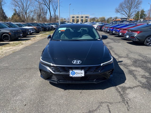 Used 2025 Hyundai Elantra SEL FWD image 3