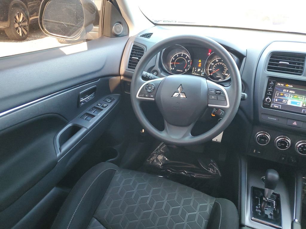 Used 2025 Mitsubishi Outlander Sport ES image 8