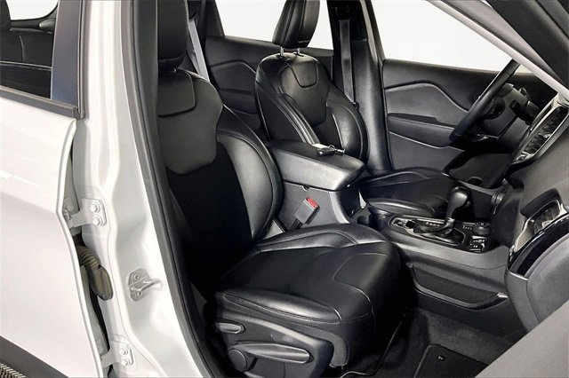 Used 2019 Jeep Cherokee Latitude Plus image 29