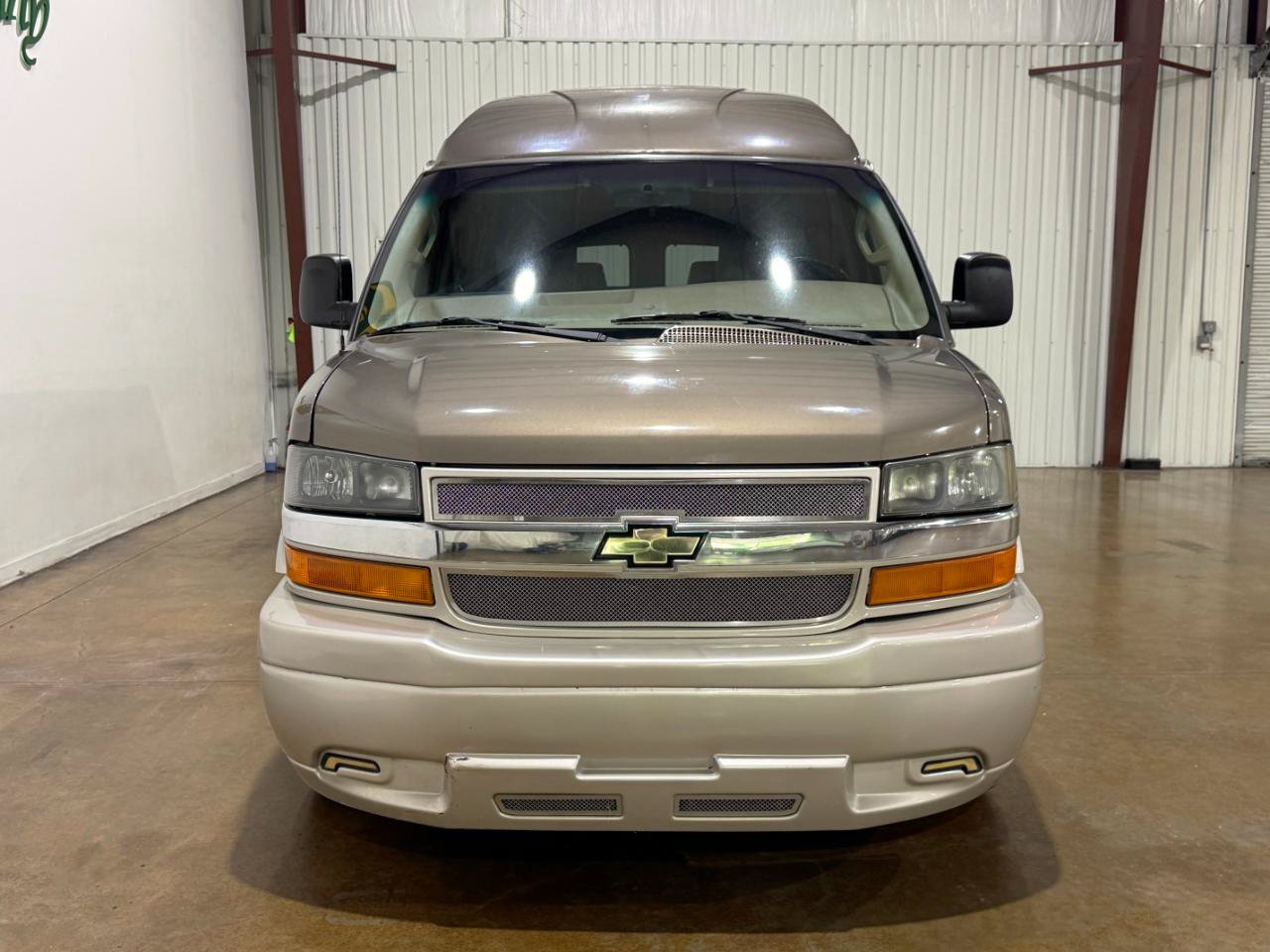 Used 2016 Chevrolet Express 2500 RWD image 2