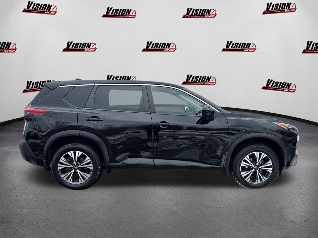 Used 2023 Nissan Rogue SV image 4