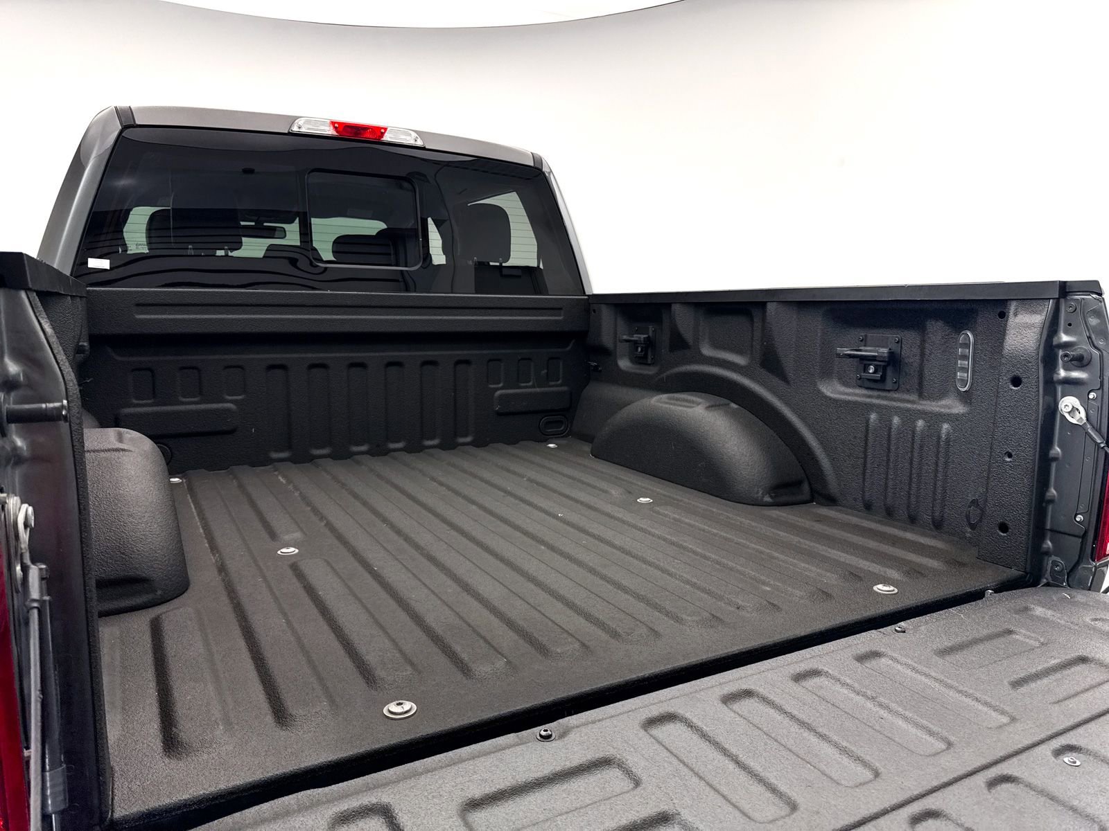 Used 2018 Ford F150 XLT w/ Equipment Group 302A Luxury AWD/4WD image 3