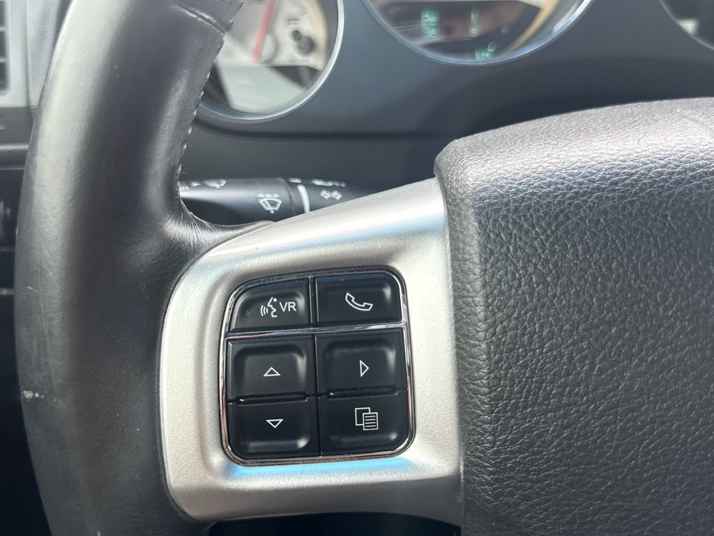 Used 2011 Dodge Challenger RWD image 14