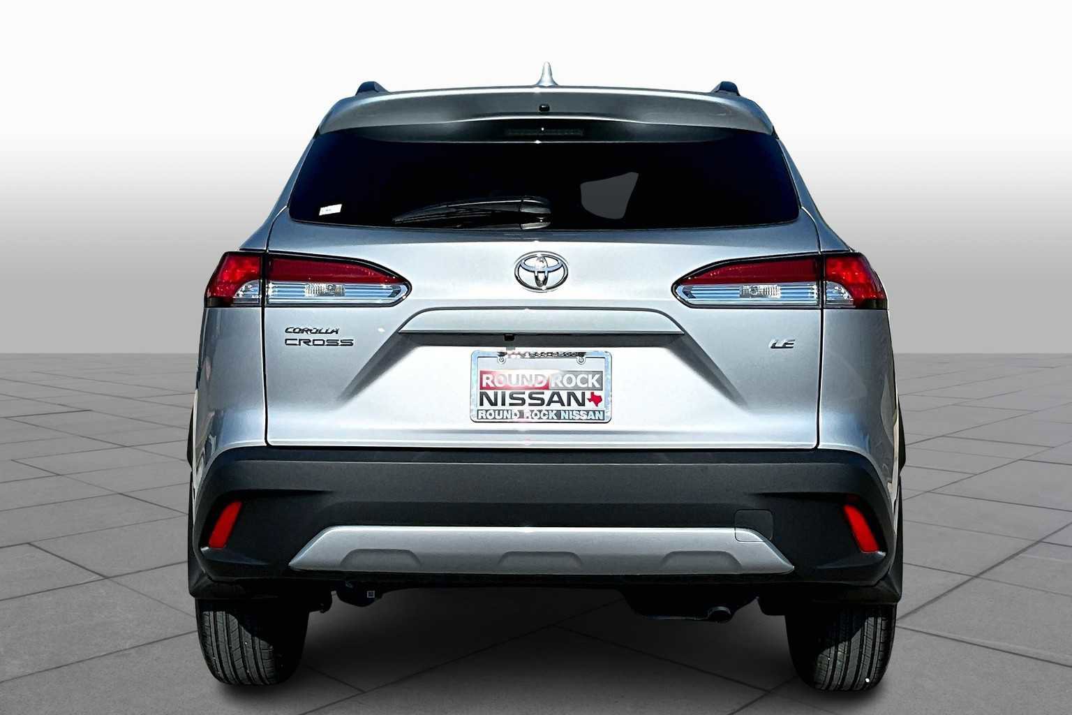 Used 2024 Toyota Corolla Cross LE image 4