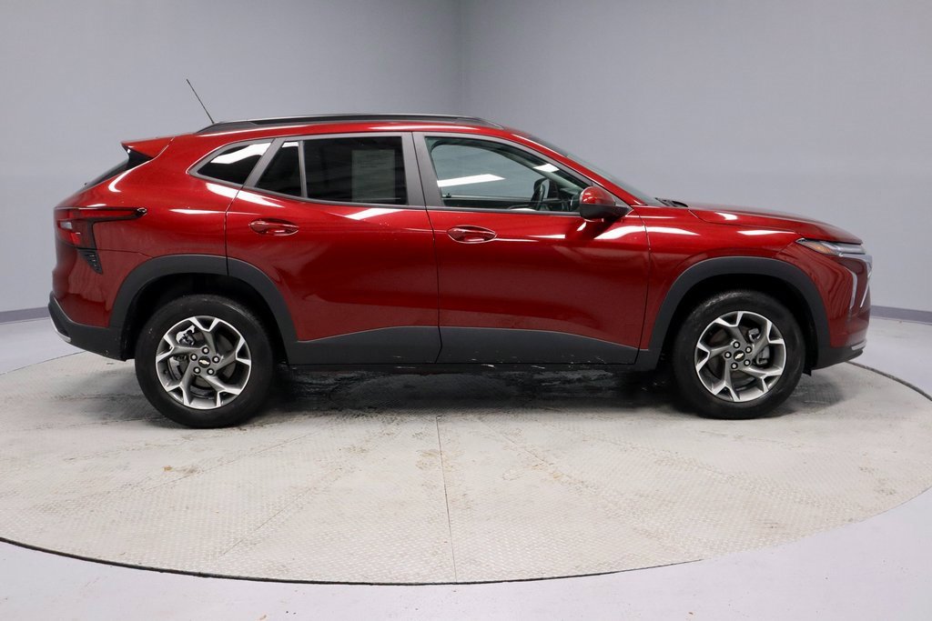 Used 2024 Chevrolet Trax LT w/ Driver Confidence Package image 12