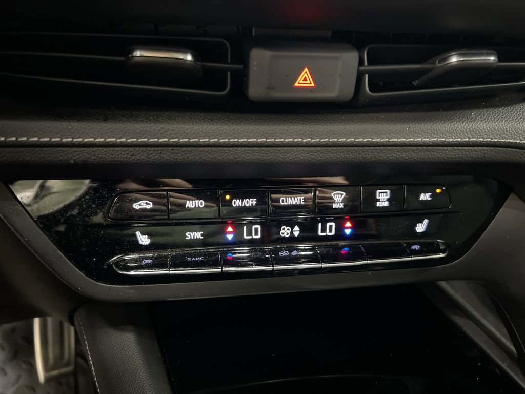 Used 2022 Buick Envision Essence w/ Sport Touring Package FWD image 16