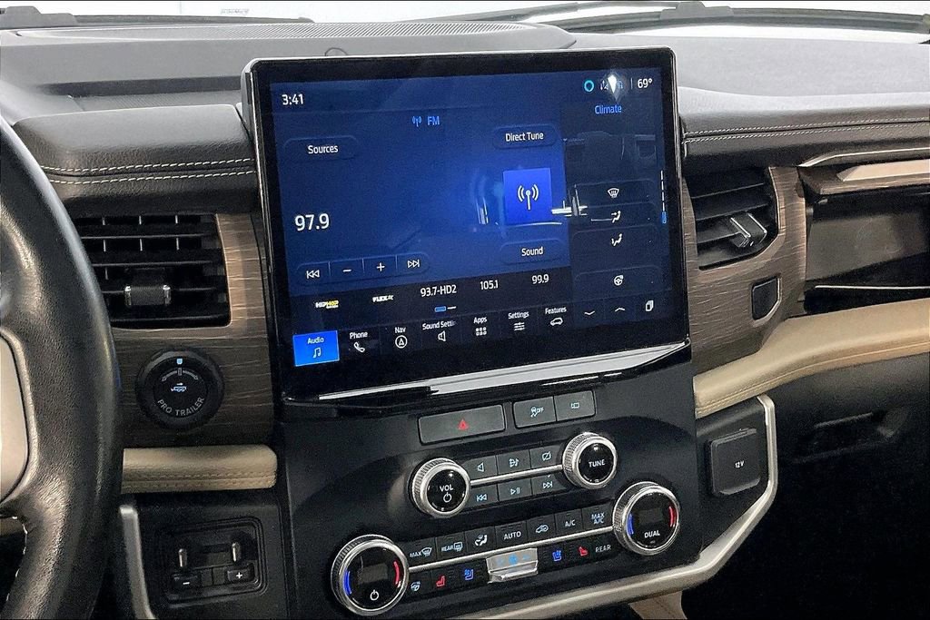 Used 2023 Ford Expedition Max Limited image 9