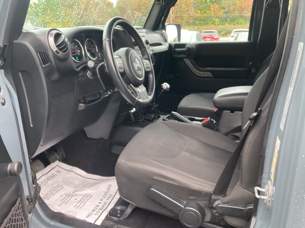 Used 2015 Jeep Wrangler Unlimited Sport w/ Connectivity Group AWD/4WD image 12