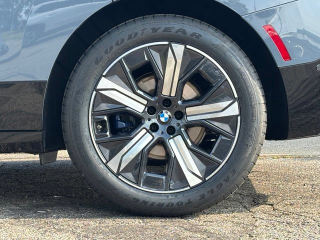 Used 2025 BMW iX xDrive50 AWD/4WD image 4