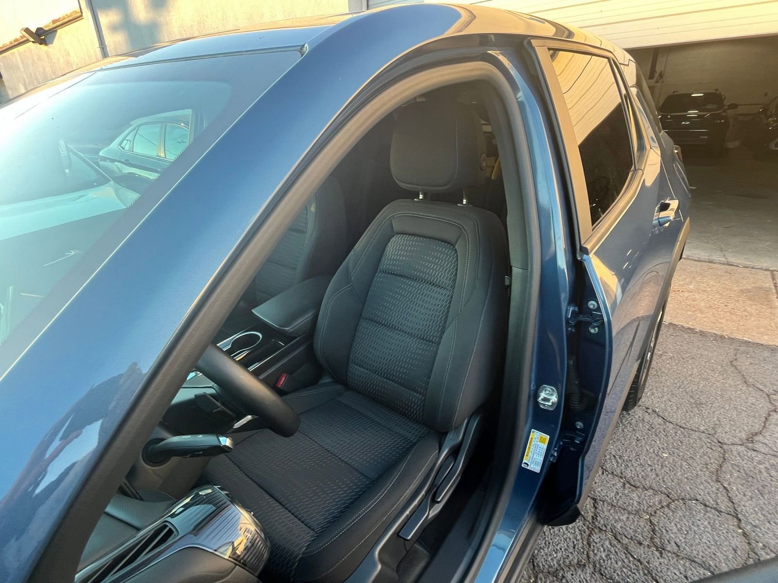 Used 2025 Chevrolet Equinox LT image 36