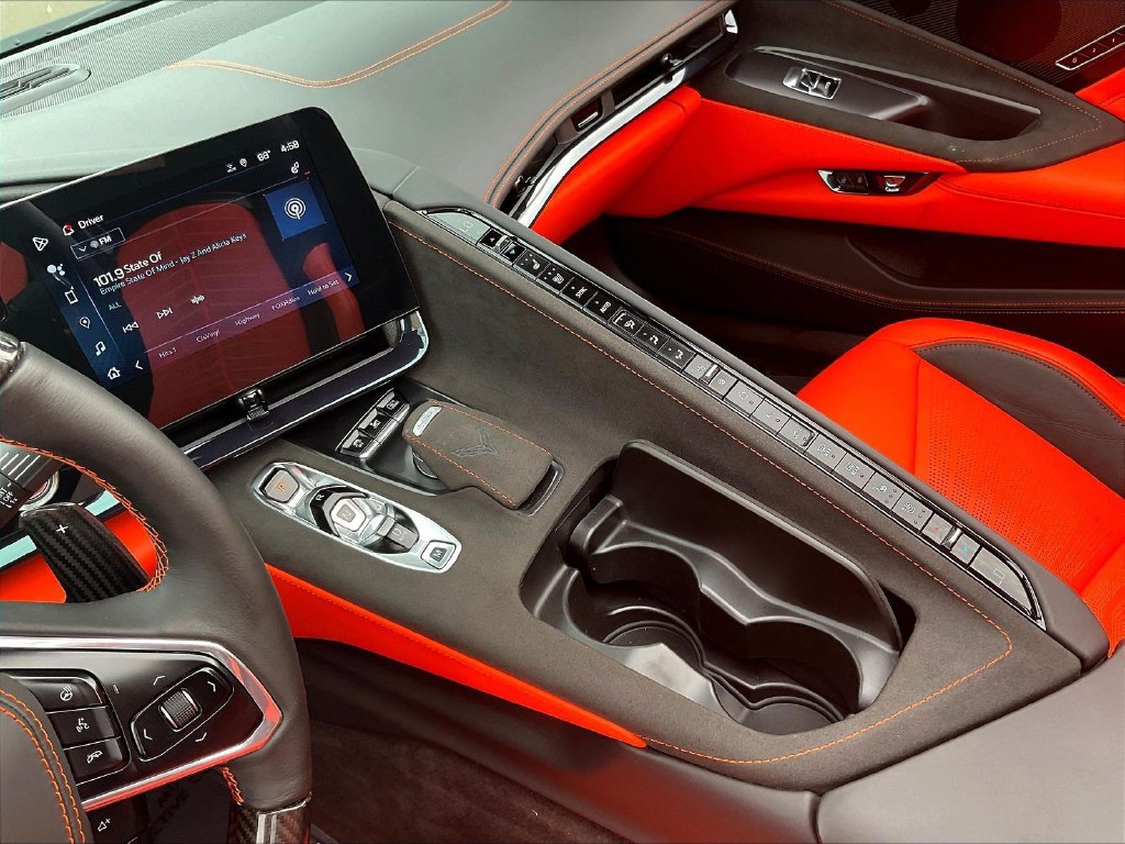 Used 2025 Chevrolet Corvette Z06 RWD image 16