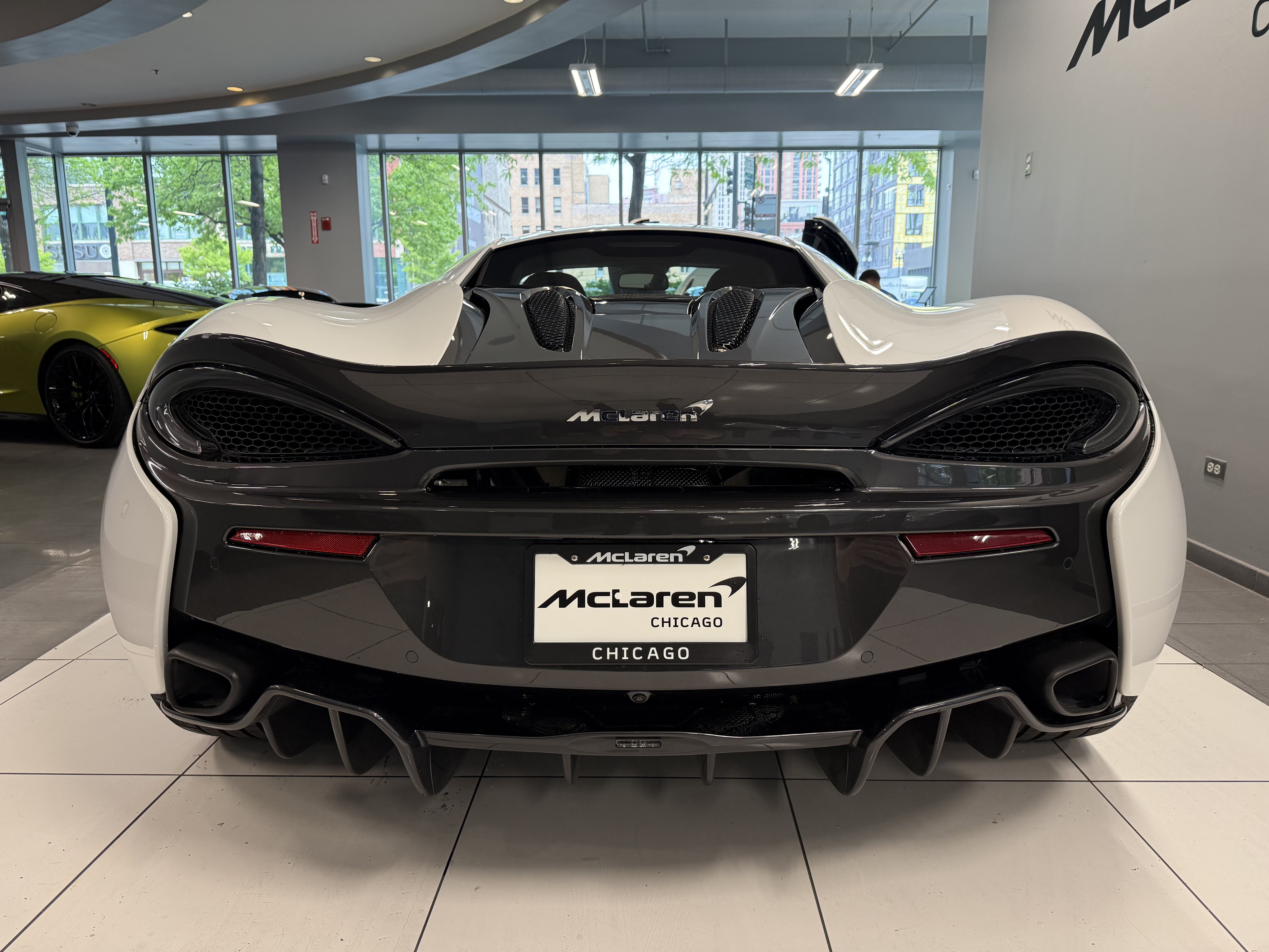Used 2019 McLaren 570S Coupe RWD image 3