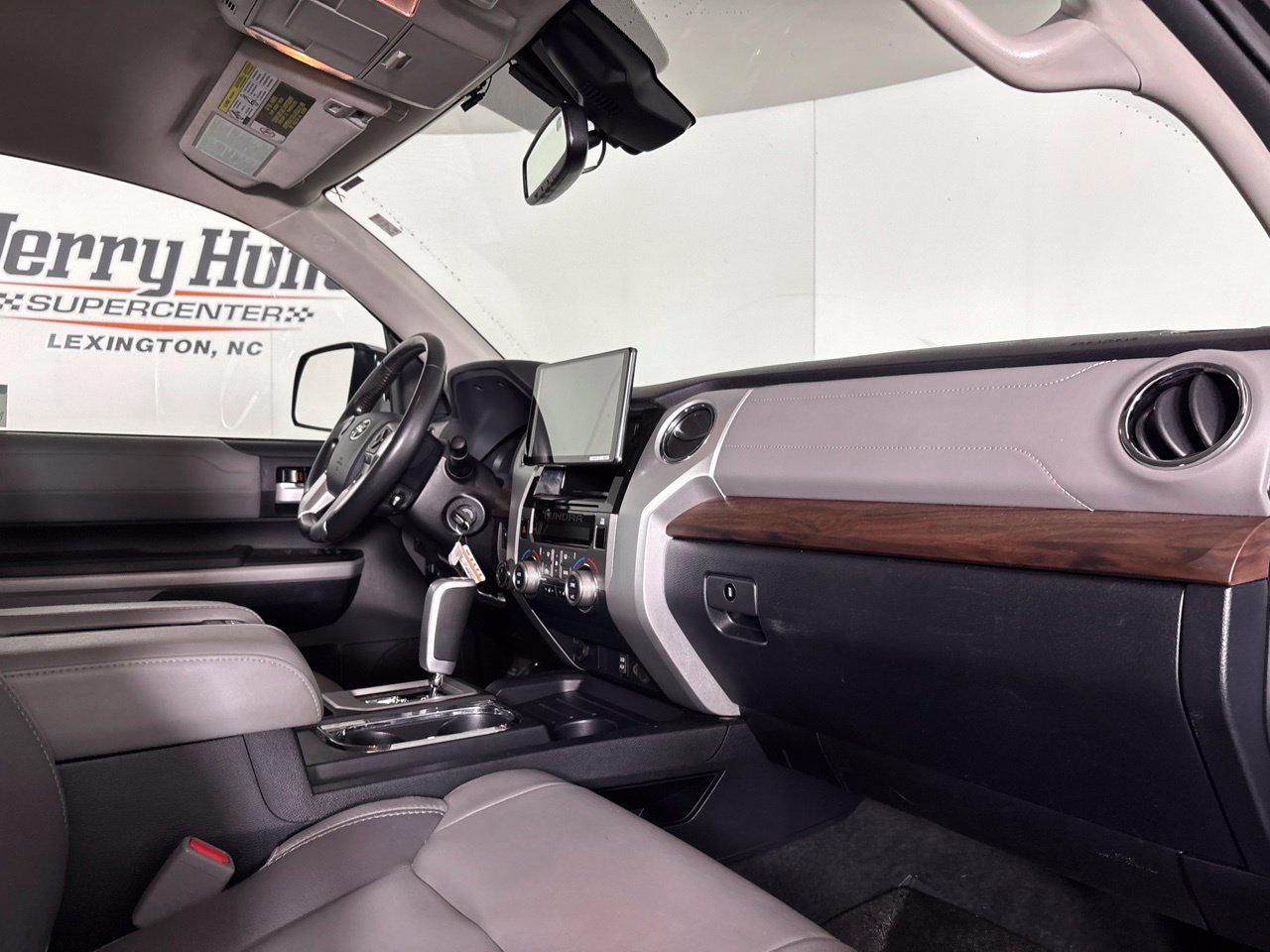 Used 2018 Toyota Tundra Limited AWD/4WD image 28