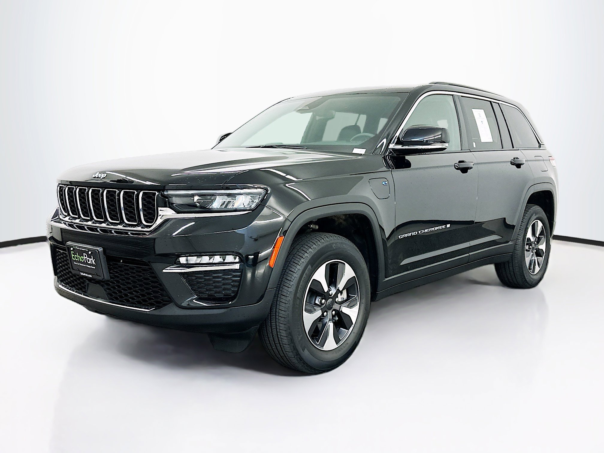 Used 2024 Jeep Grand Cherokee Limited 4xe w/ Trailer Tow Package AWD/4WD image 3