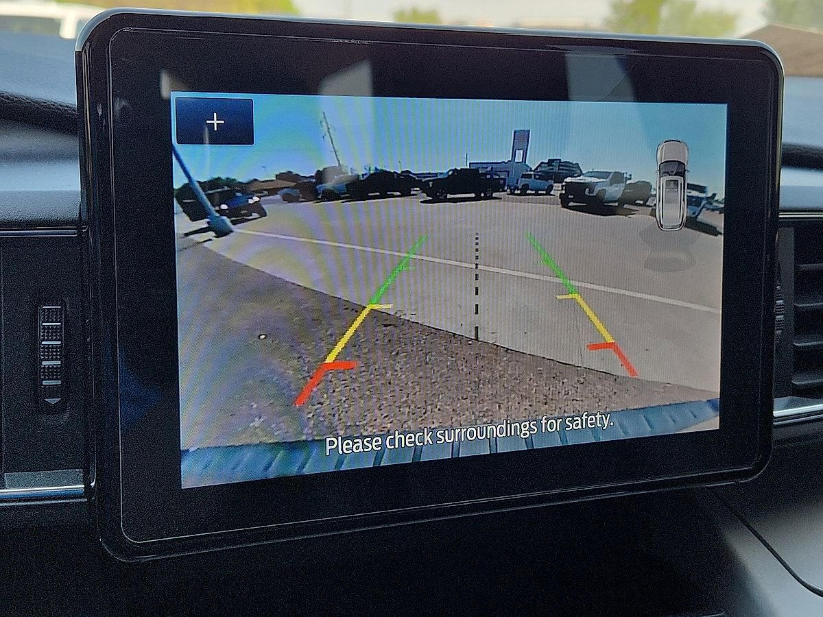 Used 2022 Ford Explorer XLT w/ Equipment Group 202A AWD/4WD image 9