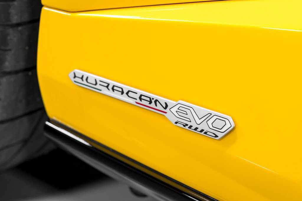 Used 2022 Lamborghini Huracan EVO RWD image 56
