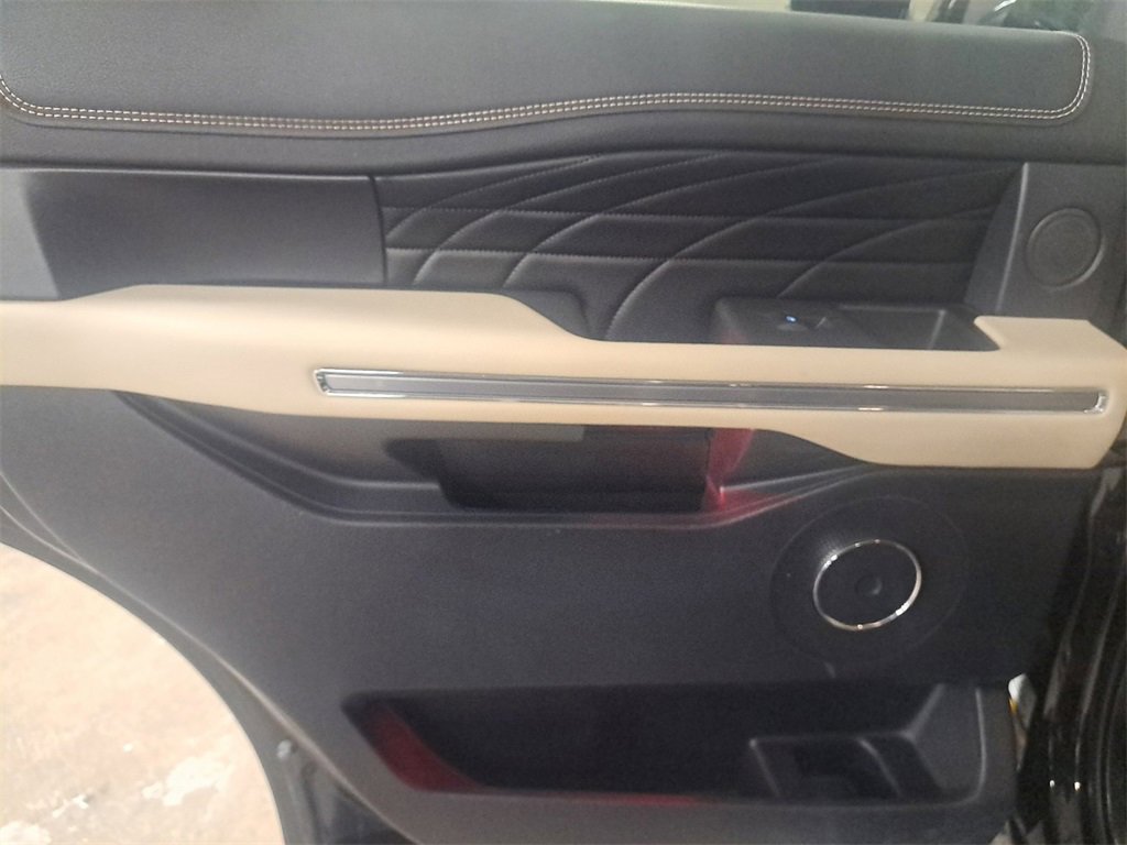 Used 2019 Ford Expedition Platinum image 26