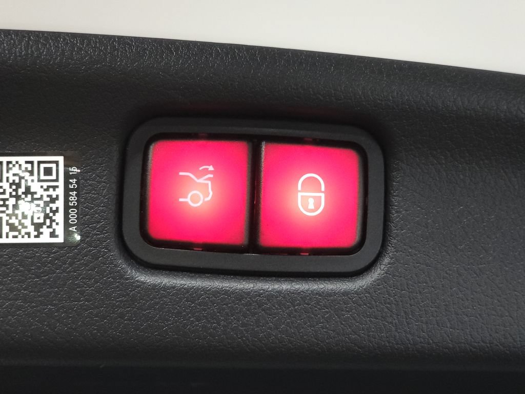Certified 2026 Mercedes-Benz C 300 4MATIC Sedan image 28
