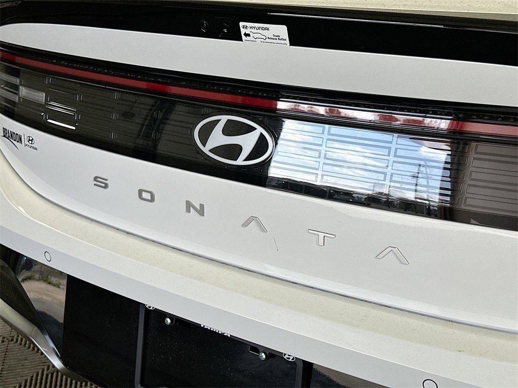 New 2025 Hyundai Sonata Limited image 19