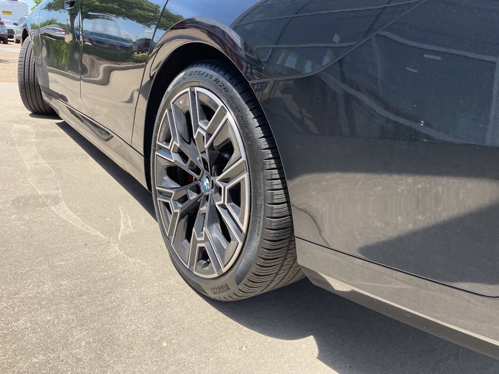 Used 2025 BMW i5 xDrive40 w/ M Sport Package AWD/4WD image 17