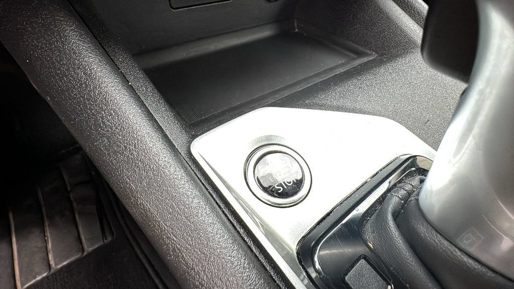 Used 2025 Nissan Altima 2.5 SV FWD image 14