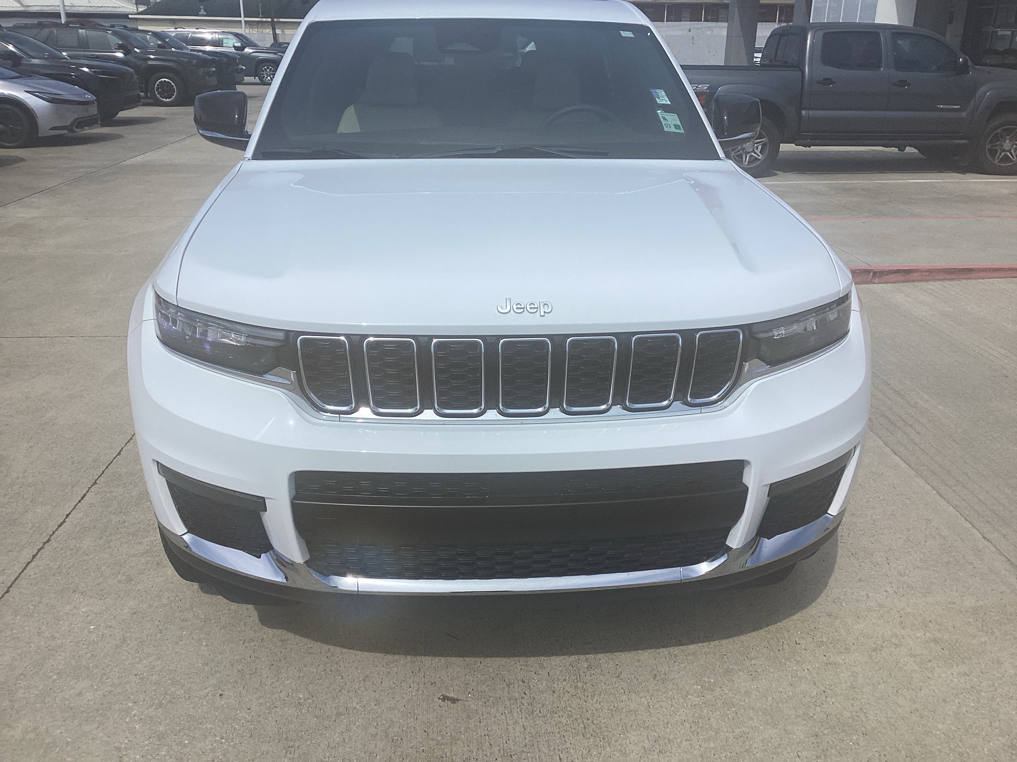 Used 2025 Jeep Grand Cherokee L Limited RWD image 2