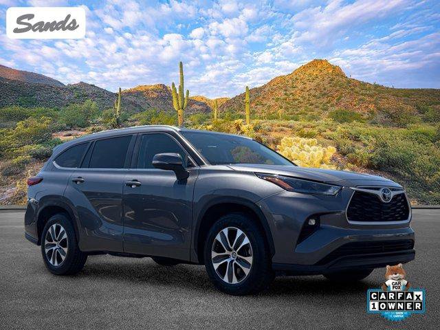 Used 2023 Toyota Highlander XLE FWD image 1