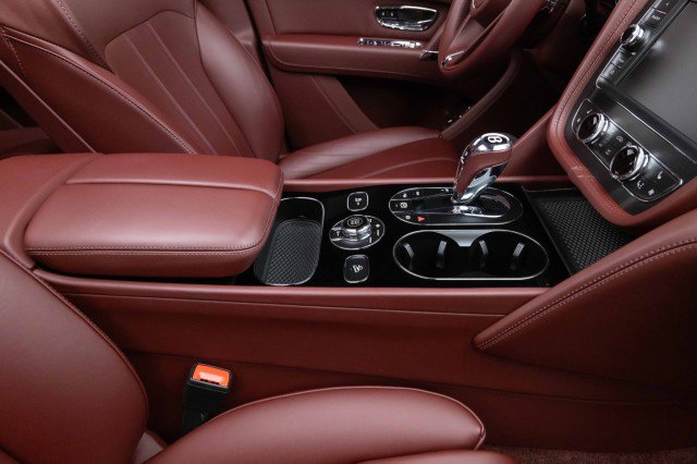 Used 2019 Bentley Bentayga image 20