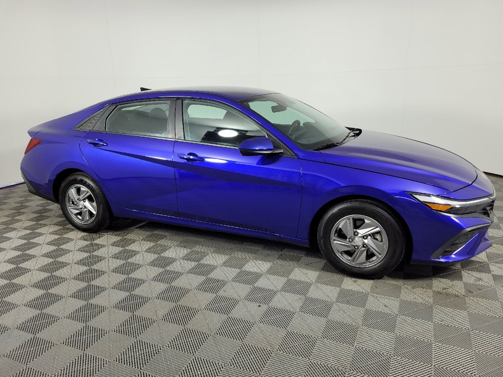 Used 2024 Hyundai Elantra SE FWD image 11
