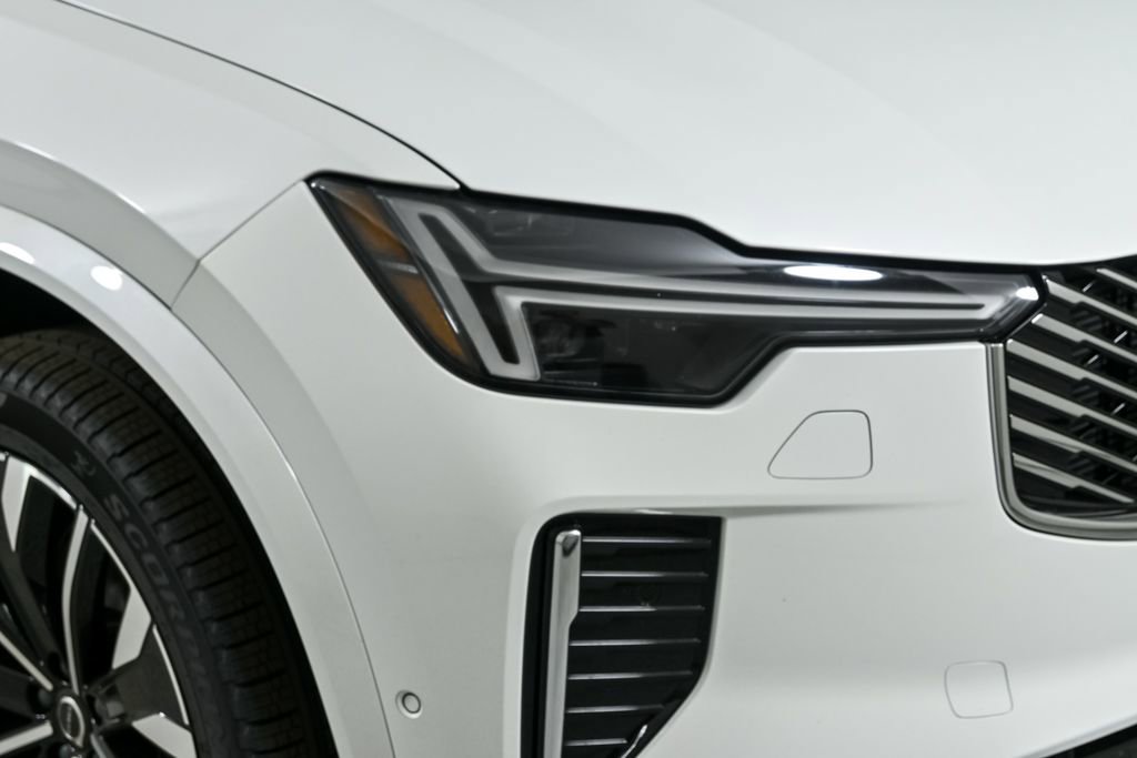 New 2026 Volvo XC90 B6 Plus w/ Protection Package Premier image 39