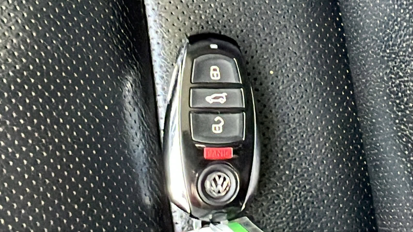 Used 2016 Volkswagen Touareg TDI image 29