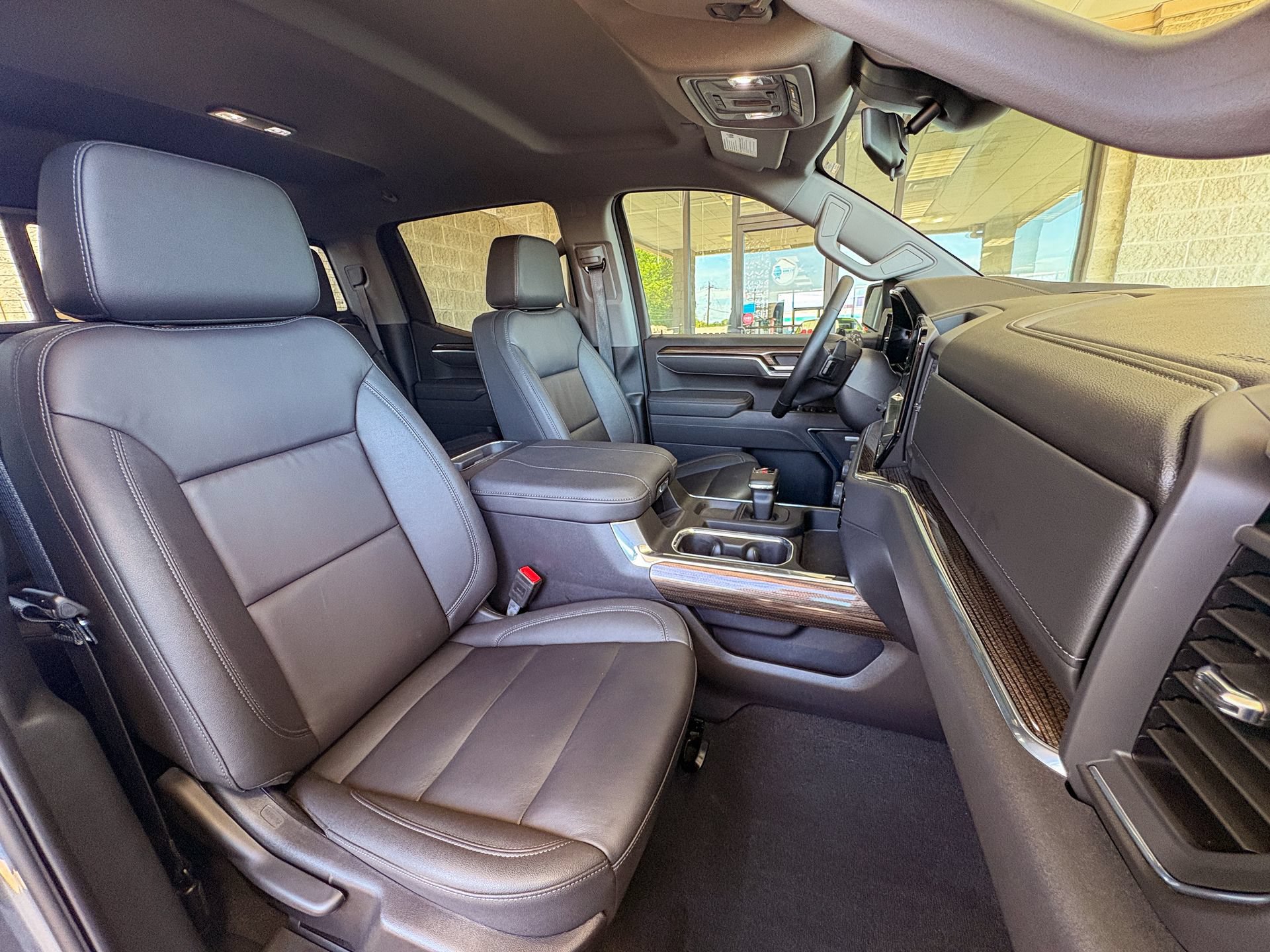 Used 2025 Chevrolet Silverado 1500 LT Trail Boss w/ LT Trail Boss Premium Package AWD/4WD image 27