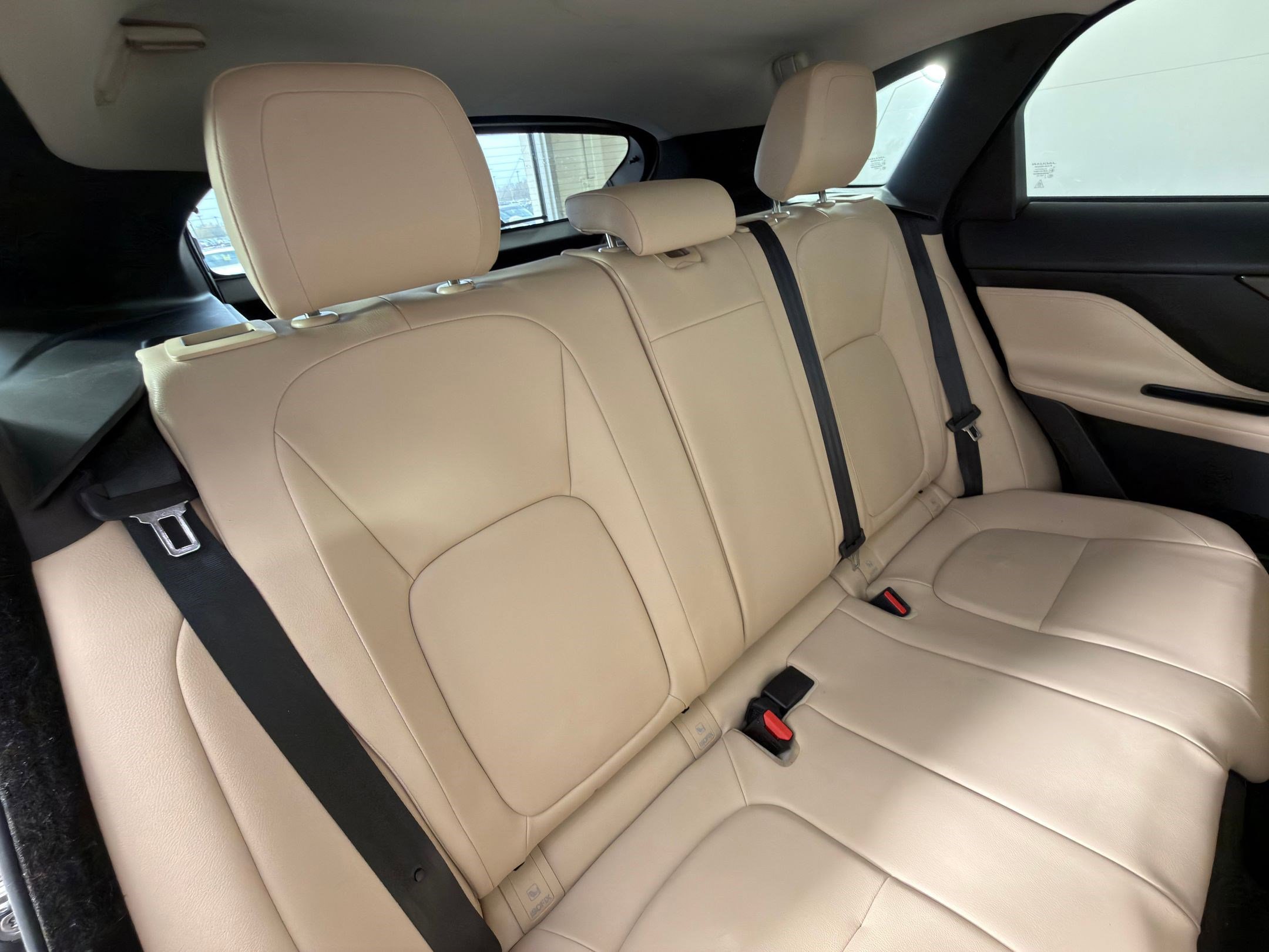 Used 2017 Jaguar F-PACE Premium image 29