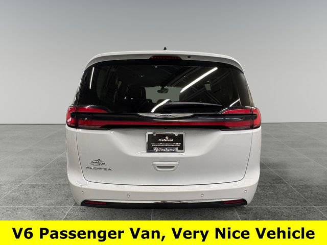 Used 2024 Chrysler Pacifica Touring-L image 23