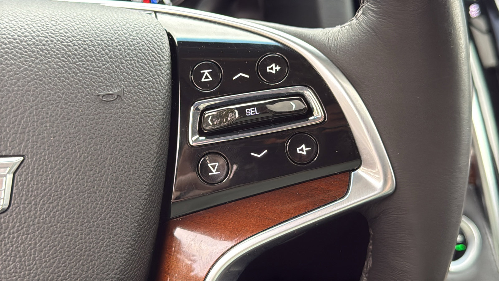 Used 2018 Cadillac Escalade Luxury image 17