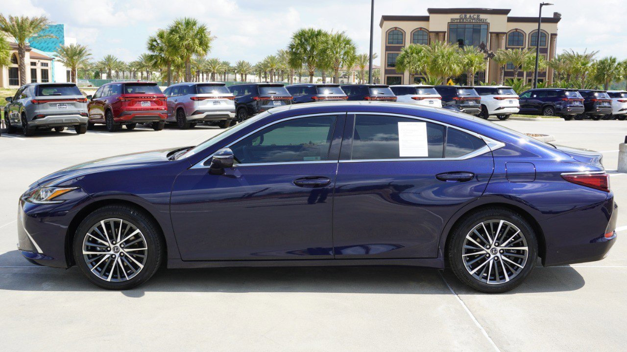 Used 2024 Lexus ES 350 w/ Premium Package image 5