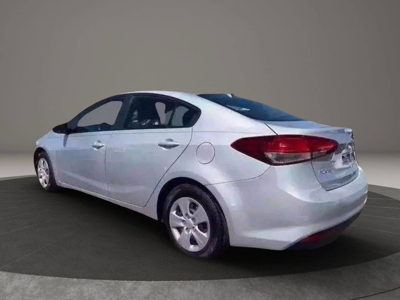 Used 2017 Kia Forte LX image 4