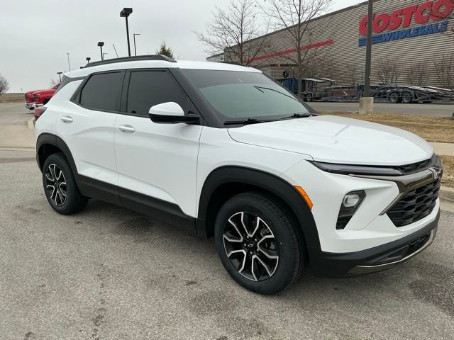 Used 2024 Chevrolet TrailBlazer ACTIV w/ Driver Confidence Package image 2
