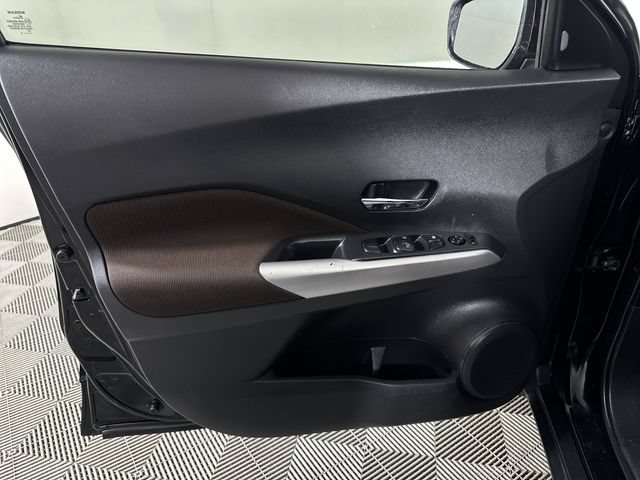 Used 2020 Nissan Kicks SR FWD image 23