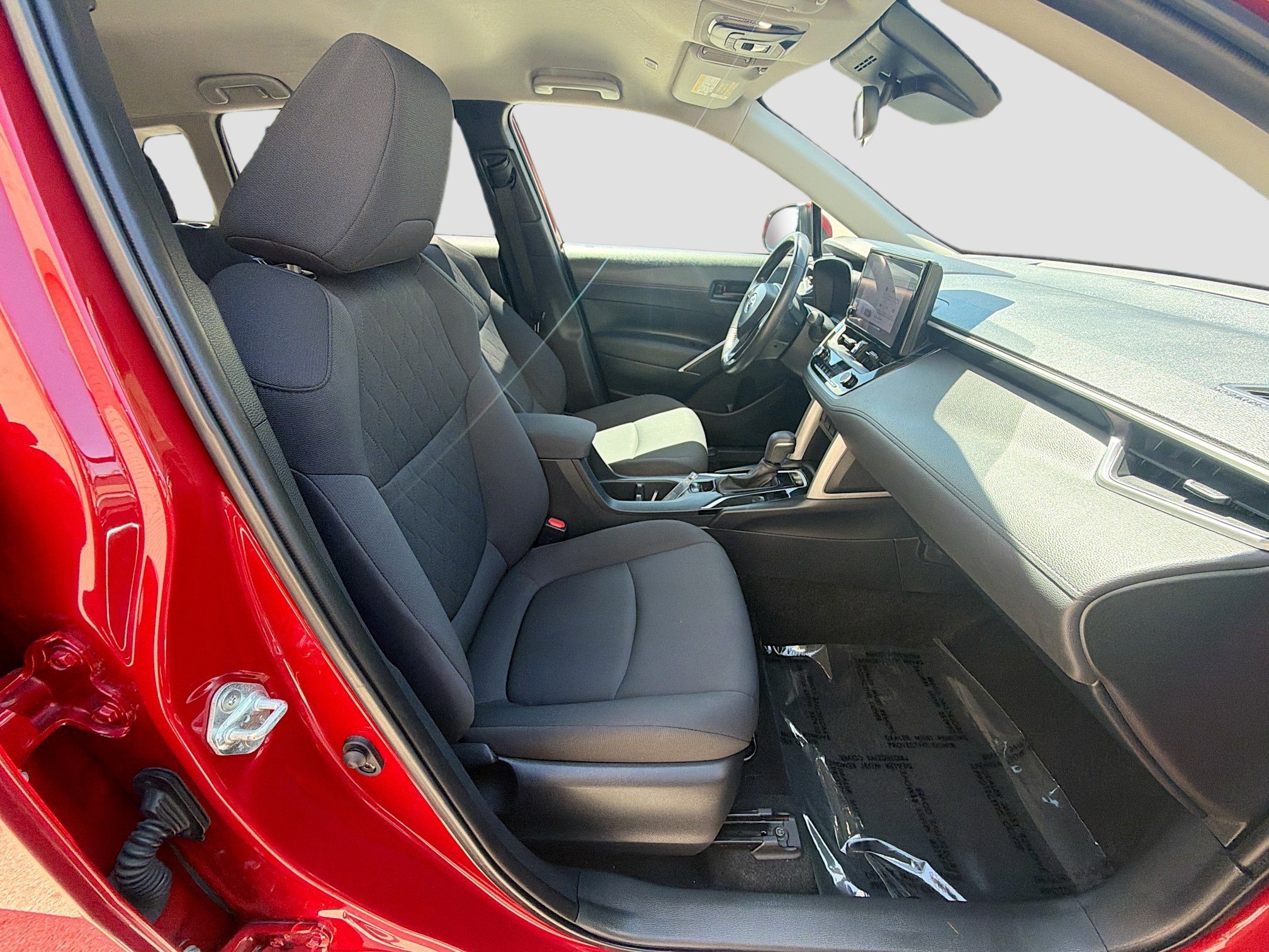 Used 2023 Toyota Corolla Cross LE FWD image 32