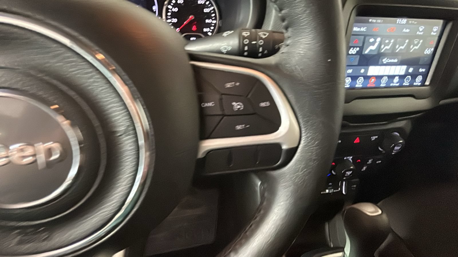 Used 2020 Jeep Renegade Latitude w/ Cold Weather Group AWD/4WD image 20