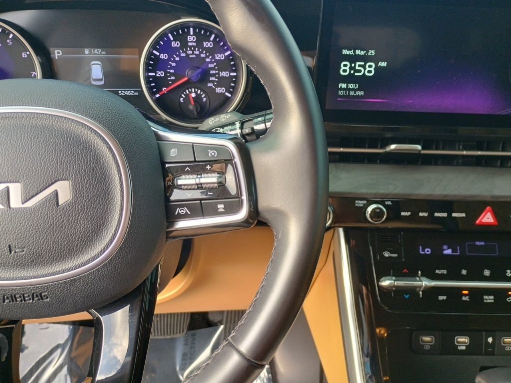 Used 2024 Kia Carnival EX image 26